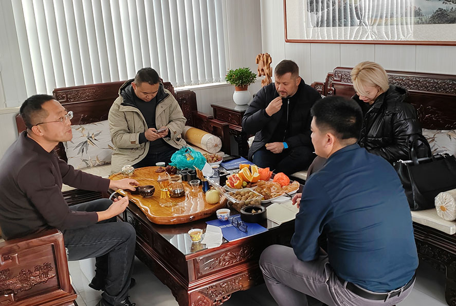 Chào mừng khách hàng Nga đến thăm Haozhifeng